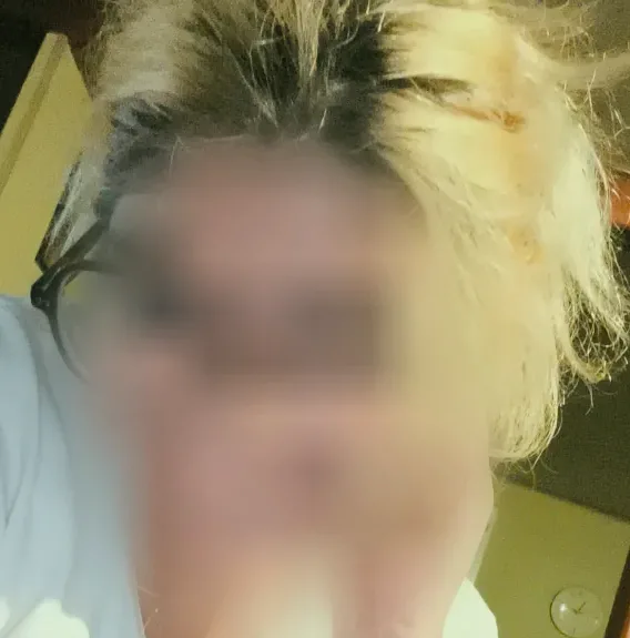 Ela, 35