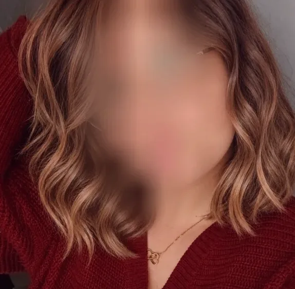 Julia, 21