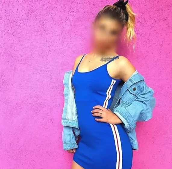 Larissa, 36
