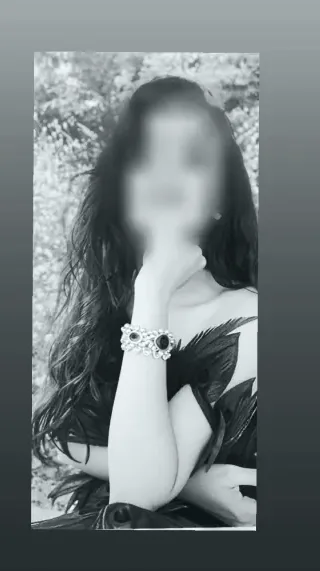 Nina, 28