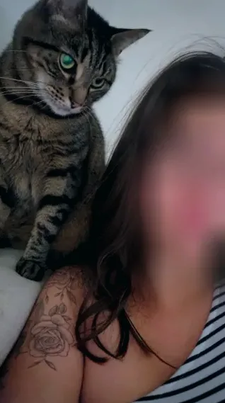 Sandra, 28