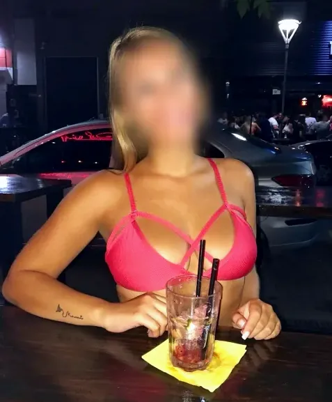 Selina, 32